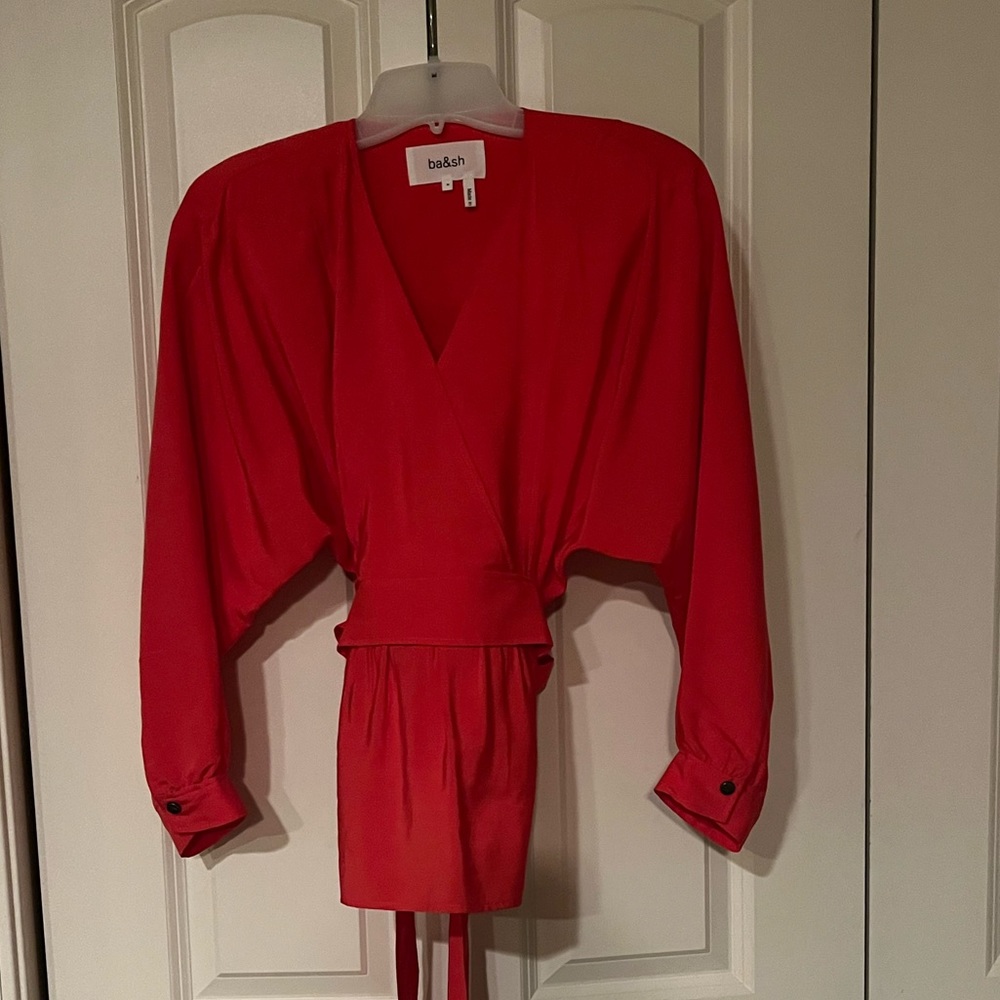 ba&sh V-neck top. Tie waist versatile for side bow or back bow.